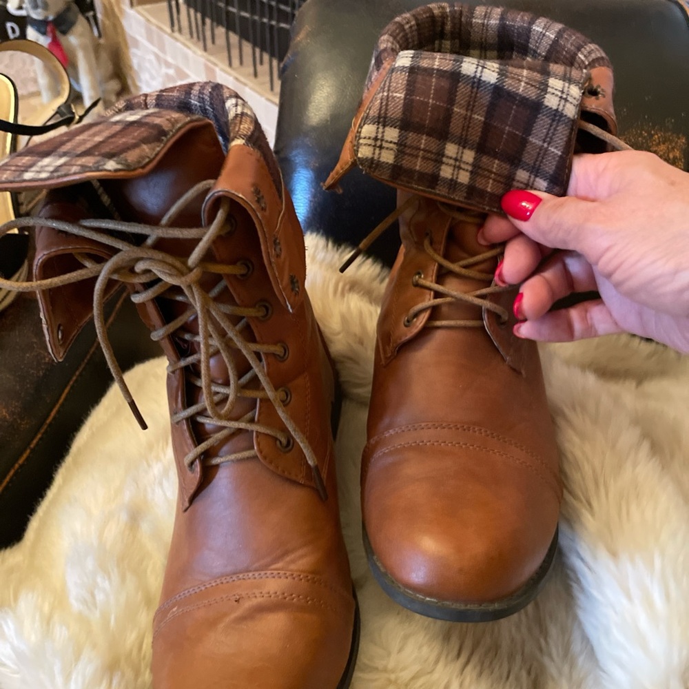 Brown Lace-Up Boots with Plaid Lining